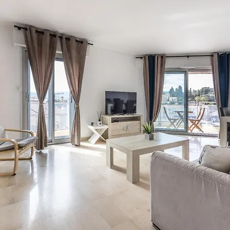 Sea Views Two Balconies & Private Parking Cannes