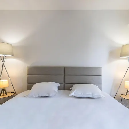 Sea Views Two Balconies & Private Parking * Cannes